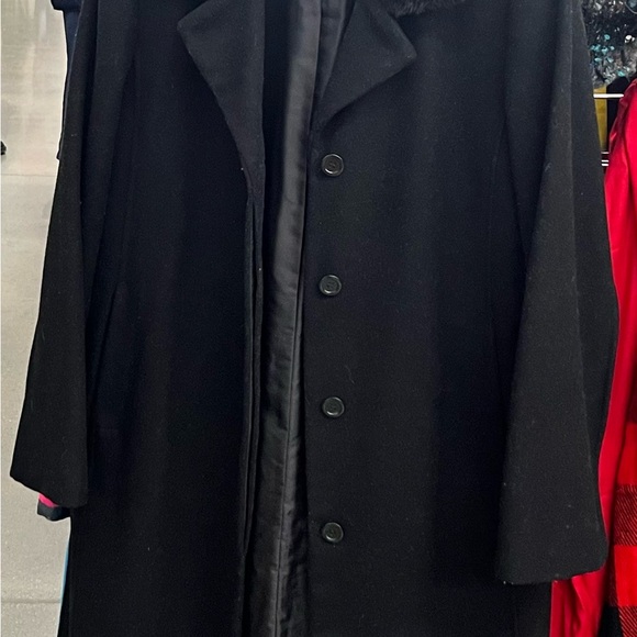 Vintage Minimalist Black Wool Coat with Faux Fur Collar by Harve Benard Size 10 - Picture 12 of 15